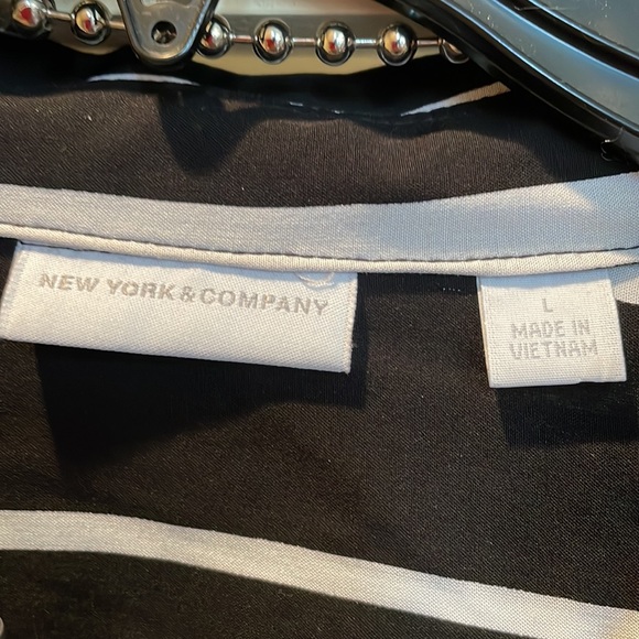 Black and white hi-low dress with red belt - Picture 3 of 3